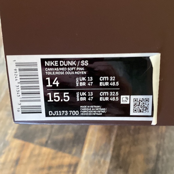 Nike Dunks - Picture 3 of 9